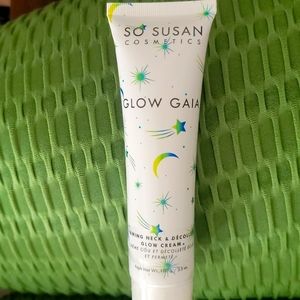 So Susan Cosmetics Glow Gaia firming neck and décollete glow cream